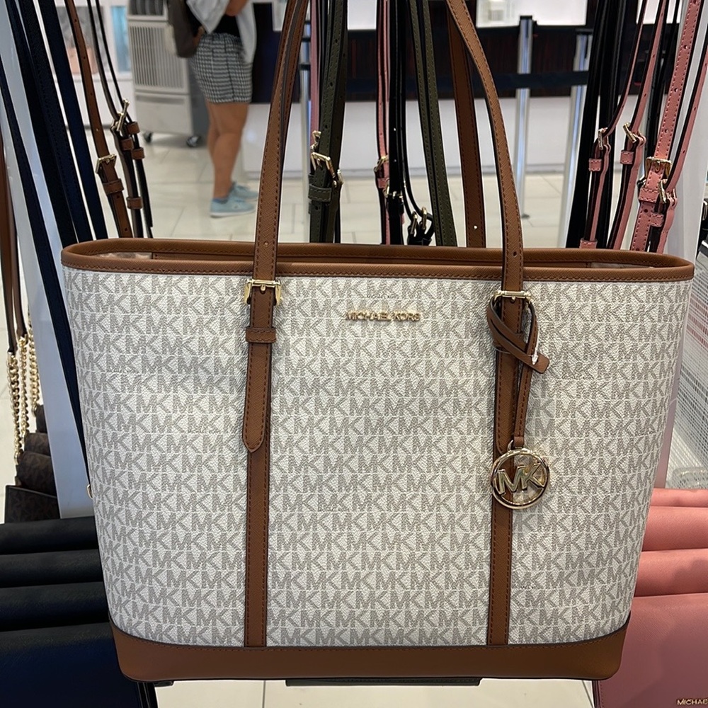 MICHAEL KORS
Jet Set Travel Large Logo Tote Shoulder Bag
COLOR VANILLA 
NWT - Picture 6 of 16
